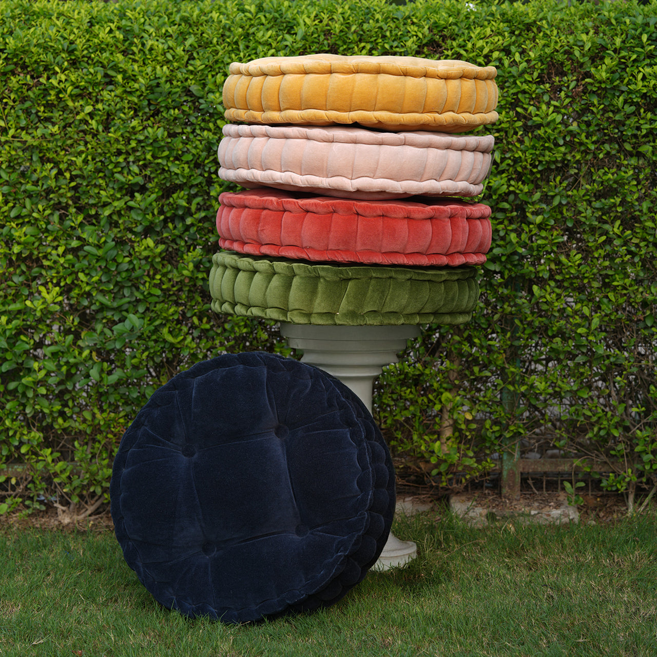 Hand-Quilted Round Cotton Velvet Chair Pad – Plush Christmas Seat Cushion