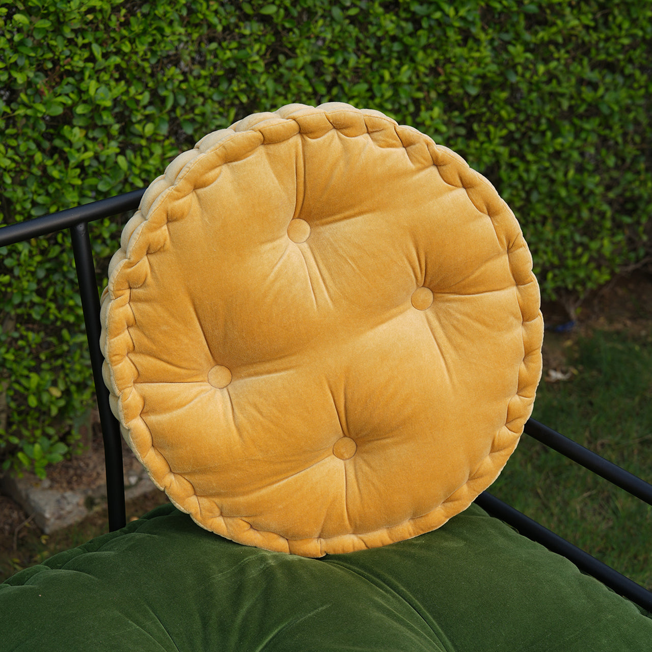 Hand-Quilted Round Cotton Velvet Chair Pad – Plush Christmas Seat Cushion